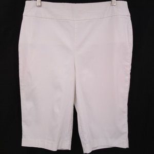 Chicos Size 10 Bermuda Shorts White Stretch Pull On